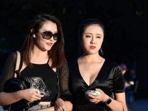 女生和学弟吃瓜,女生与学弟的甜蜜瓜事揭秘